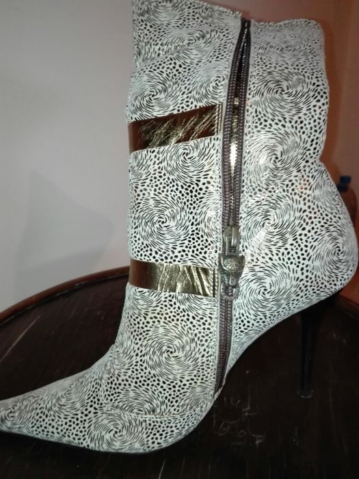 Продавам дамски боти