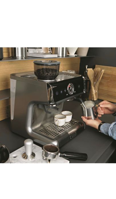 Кафемашина/кафеавтомат мелница Grind Професия, BEEM 15bar,тъчскрийн.