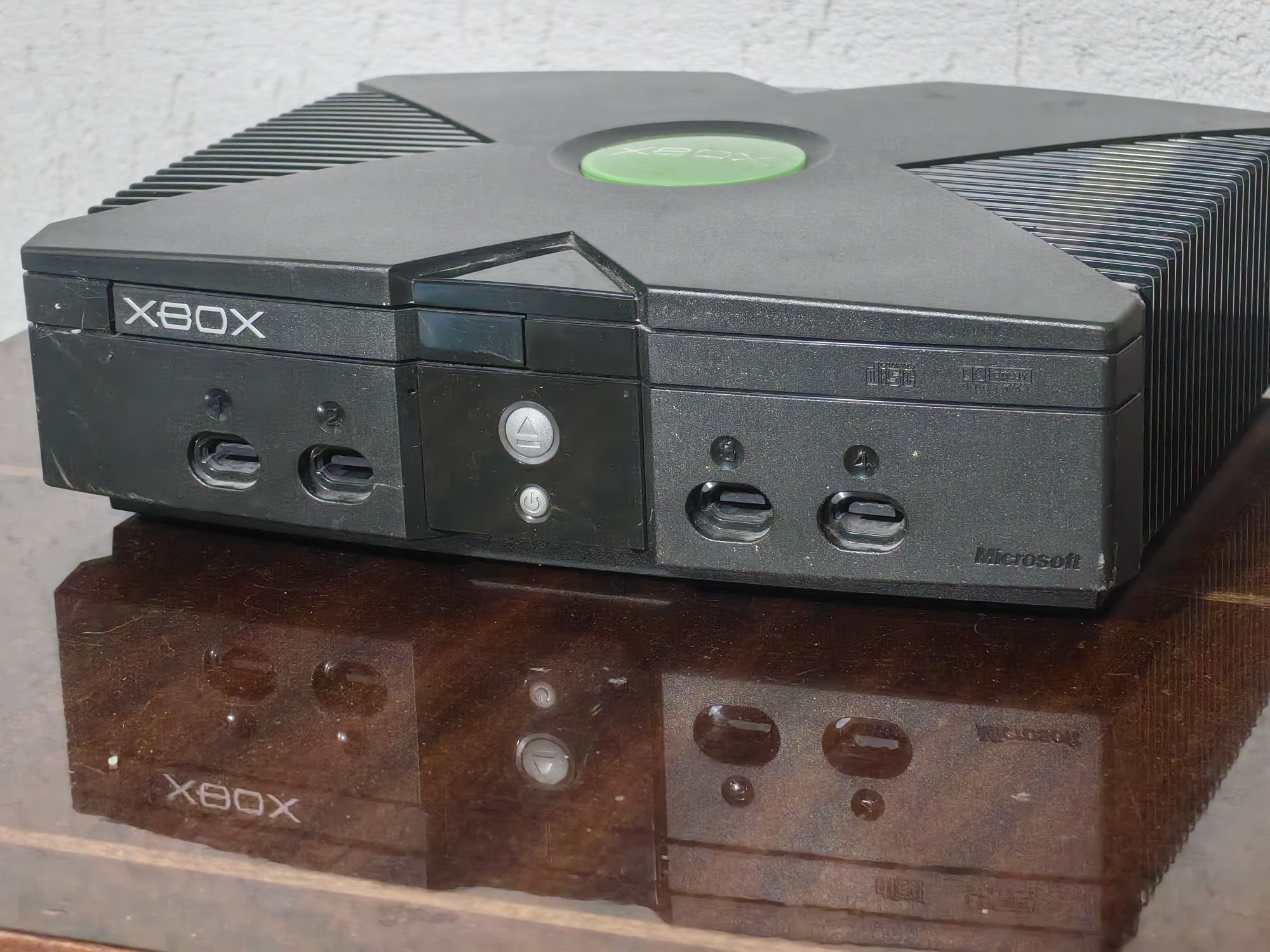 Xbox classic + игри half life, crash bandicoot