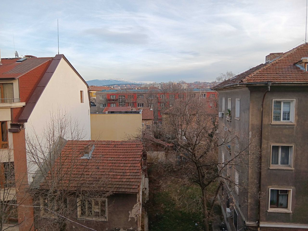 Дава се под наем Тристаен апартамент в Перник, Център - 125 кв.м за 550 € - Снимка #16