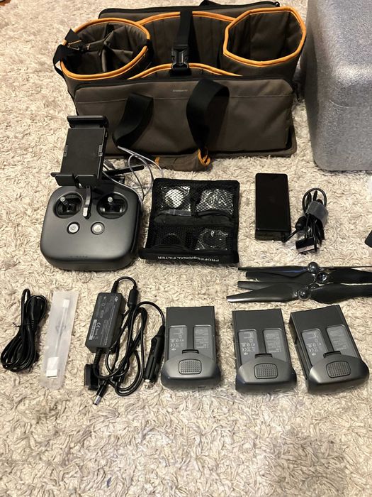 Drona DJI Phantom 4 PRO Obsidian cu multe accesorii