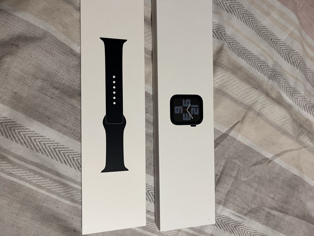 Apple watch SE.