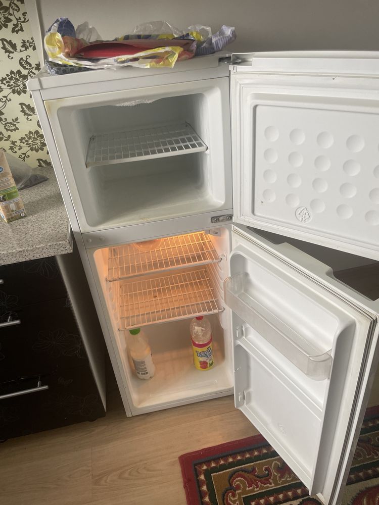 Стиральная машина и холодильник
