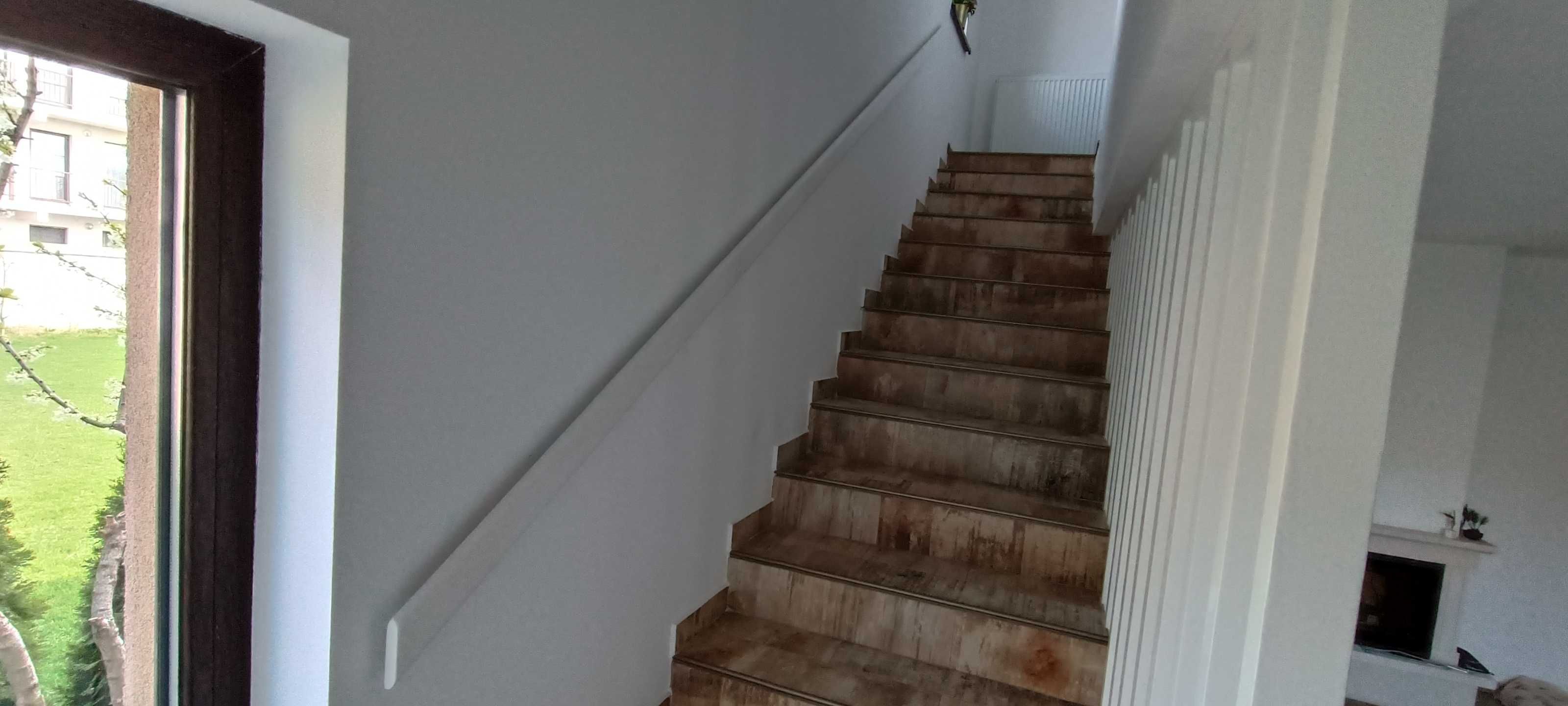 Balustrada cortina / Riflaj / din lemn masiv - finisaj alb