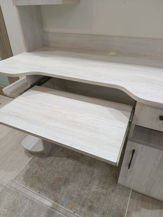 Компьютерный стол в отличном состоянии