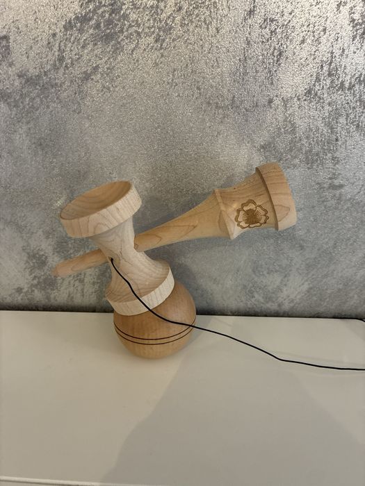 Kendama ken lotus bloom shape si tama cu grip silk si crushable bevel