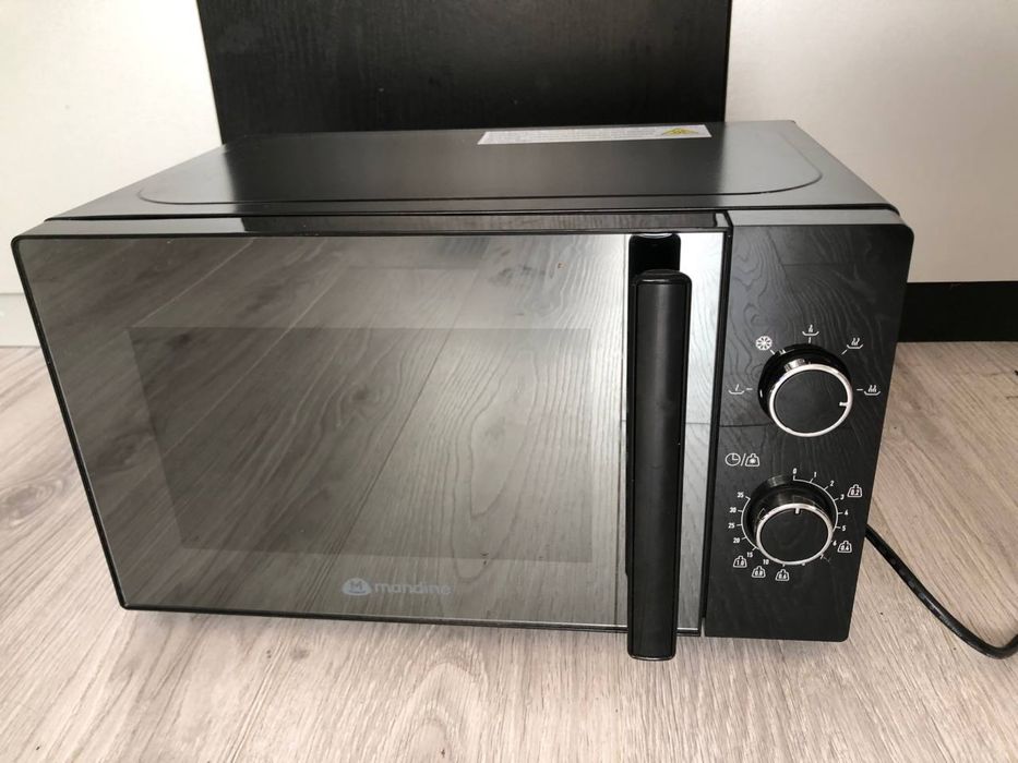 Cuptor cu microunde Mandine nefolosit