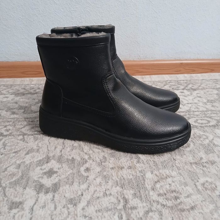 Продам зимние новые сапоги Саламандра размер 42