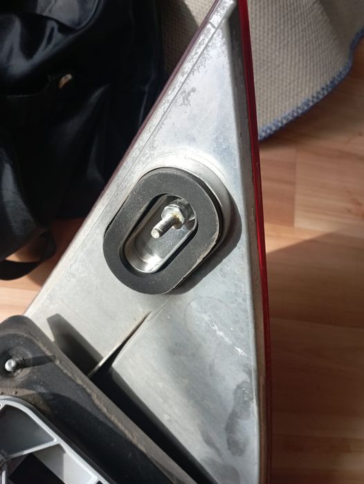 Продам правую габаритные фару (оригинал) на мерседес w203 без сколов и