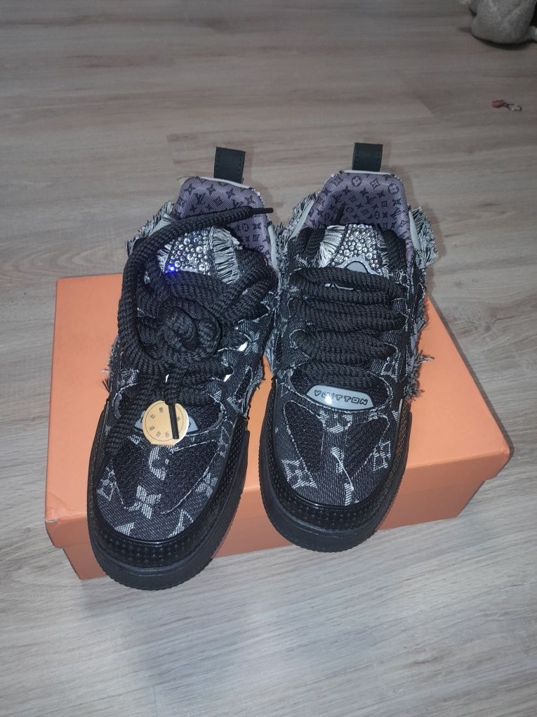 Louis Vuitton skate crystal
