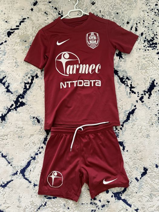 Echipament fotbal cu sigla CFR