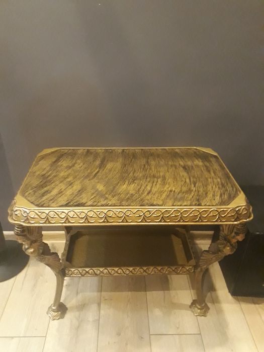 Стол журнальный интерьерный