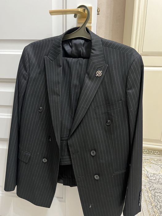 Продам костьюм и рубашки