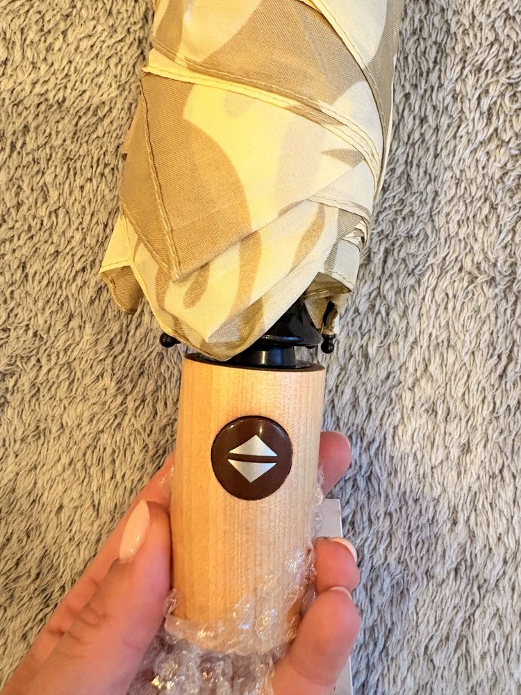 Нов чадър на Aloha