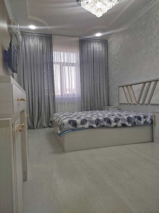 3-комнатная, 4/8, Центр, ориентир Чехова и метро Ойбек`