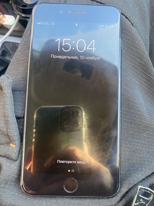 Продам Айфон 7+ в черном цвете
