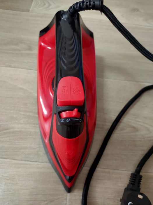 Rosberg Fier de Călcat cu Aburi 2200W cu Talpă Ceramică Red