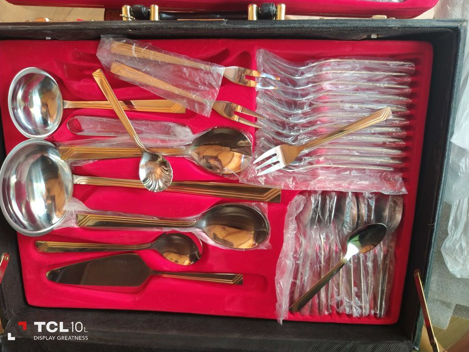 Комплект прибори за хранене