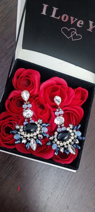 Одежда женская, аксессуары