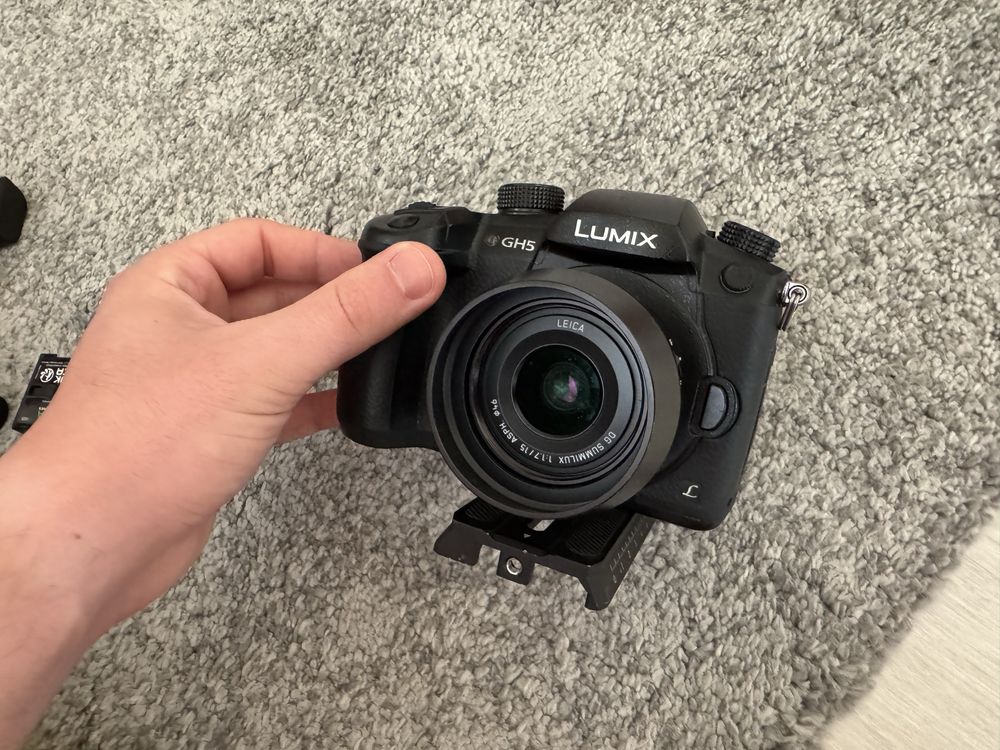 Panasonic lumix GH5 + Obiectiv Leica 15mm f1.7 + 10 acumulatori