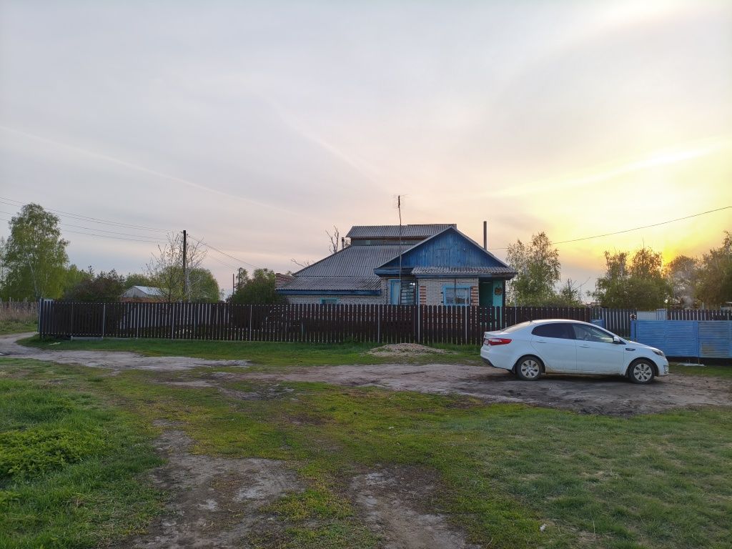 Продам дом в поселке Октябрьское Казахстанец