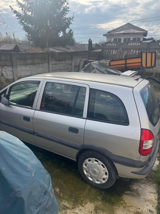 Vând Opel Zafira A 2005