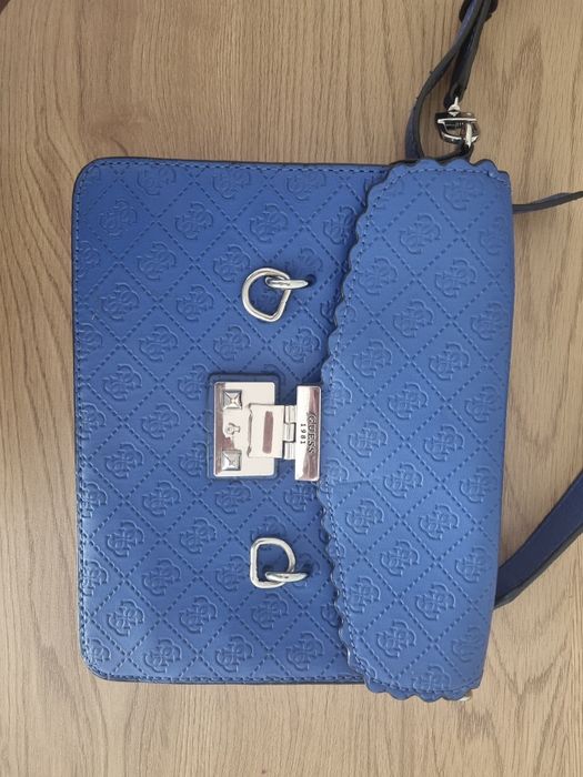 Дамска оригинална чанта Guess