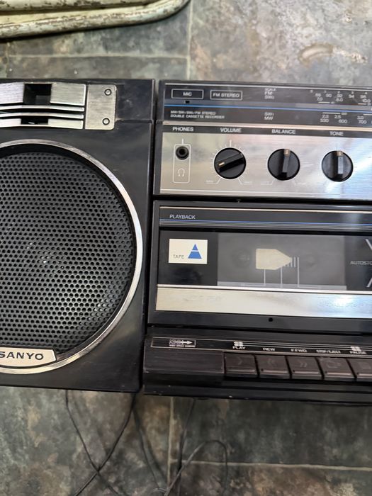 Sanyo MW170K двукасетъчен радио касетофон