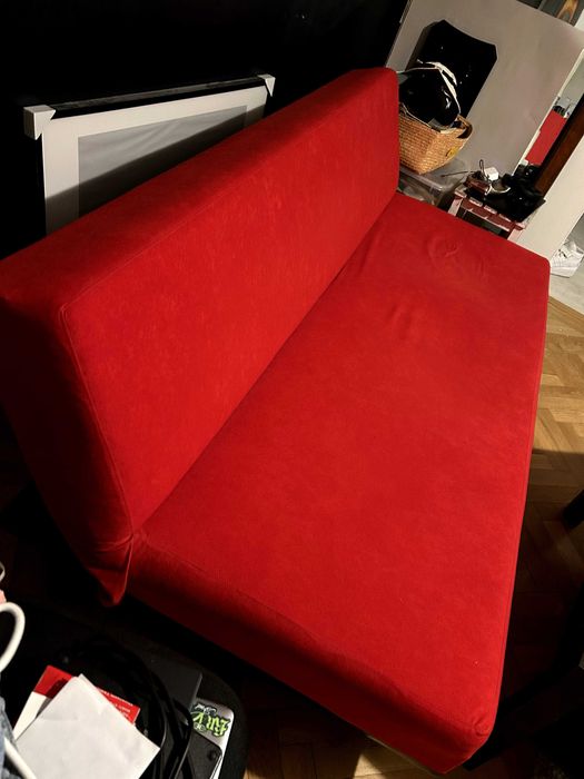 Canapea rosie 100 lei