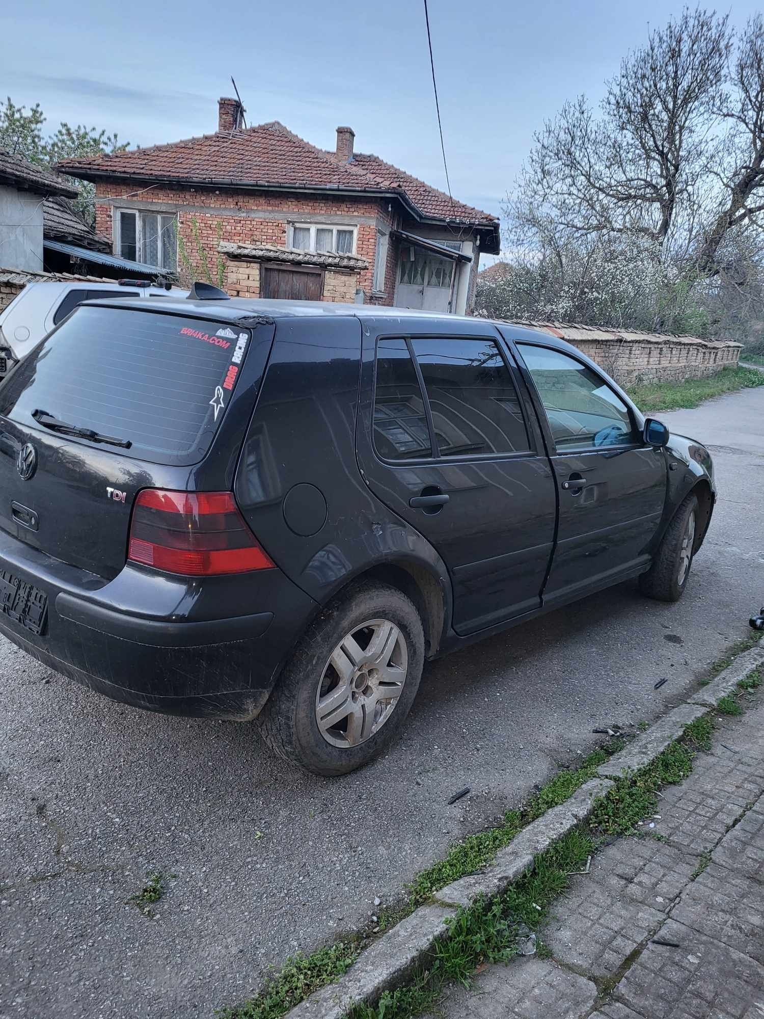 Продавам голф 4 1.9 131 На части