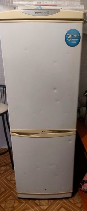 Отдам холодильник LG
