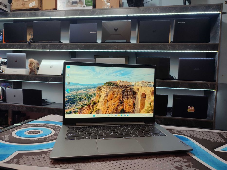 Ноутбук офисный Lenovo ThinkBook i5-1235U