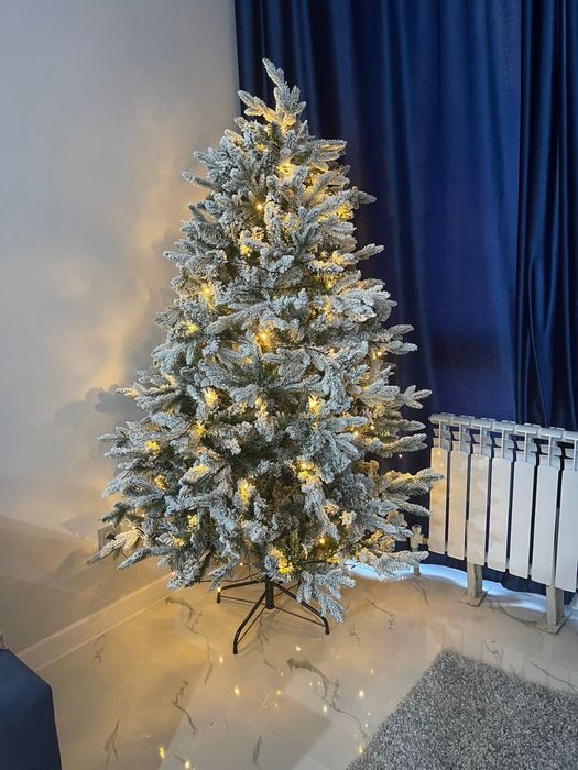 Искуственная елка новогодняя