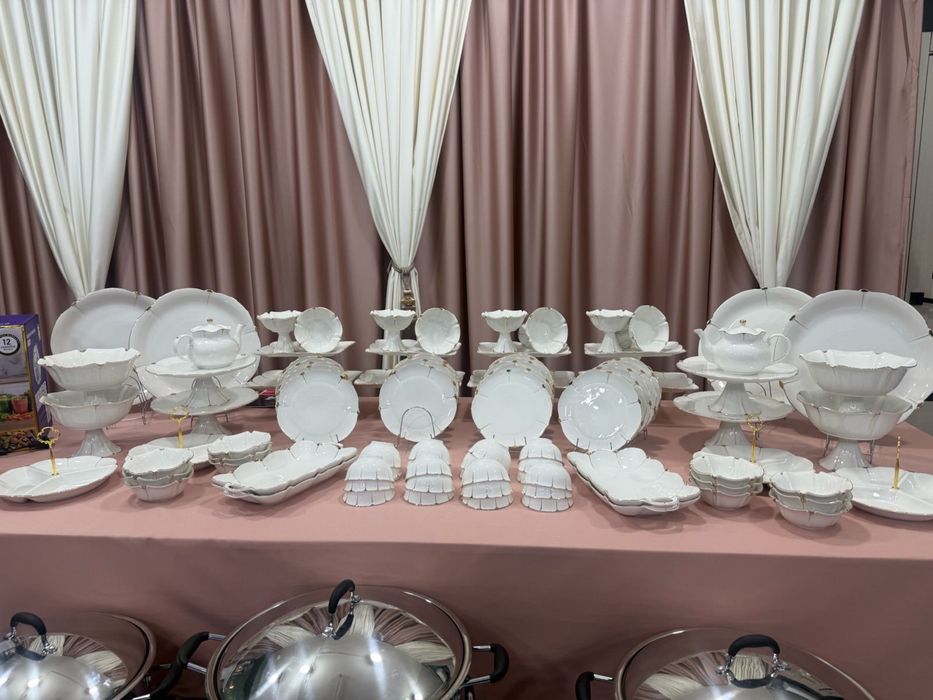 Набор посуды из фарфор фирмы Royal