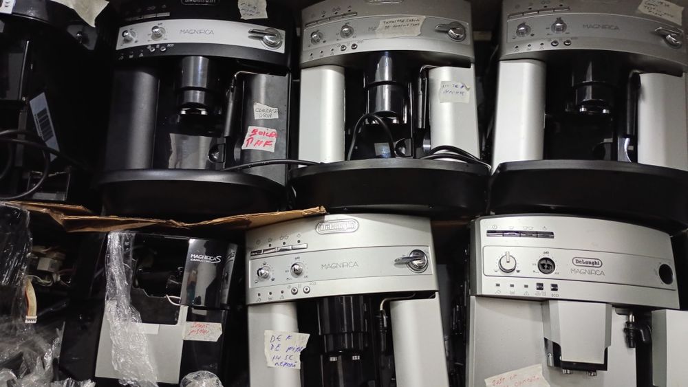 Expresor cafea de piese DeLonghi Magnifica.