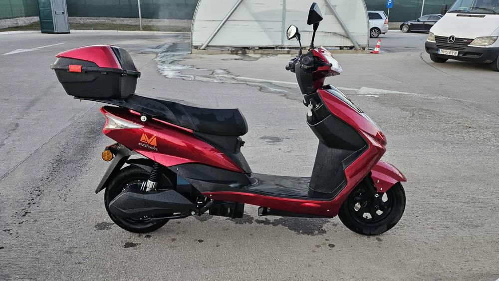 Scuter electric 2500 km rulati