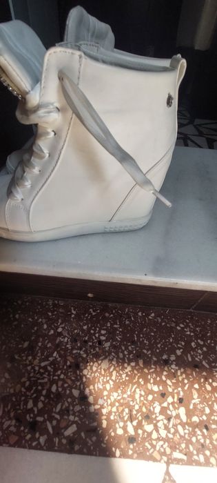 Botine aproape noi, purtate de câteva ori.