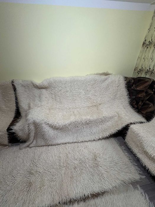 Set din lână, compus din: 3 treceri, pătura și 2 elemente pt. fotolii