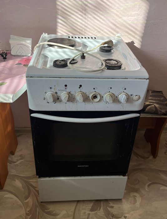 Продам уголок и плиту газовую + подарок