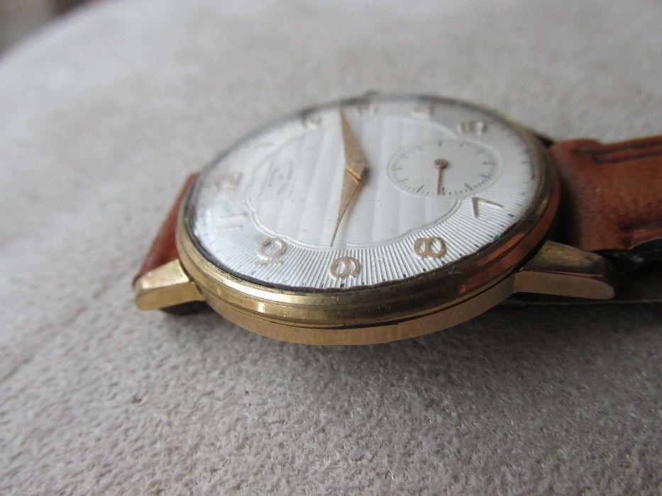 Стар колекционерски швейцарски часовник
