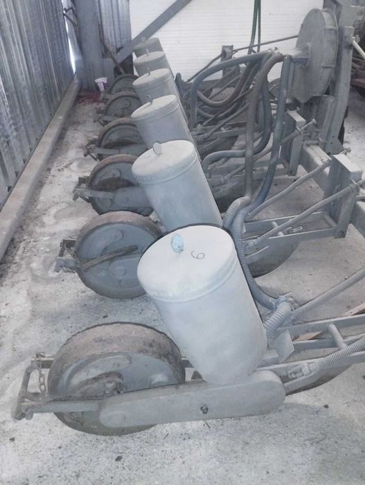 Продавам сеялка за пролетници.