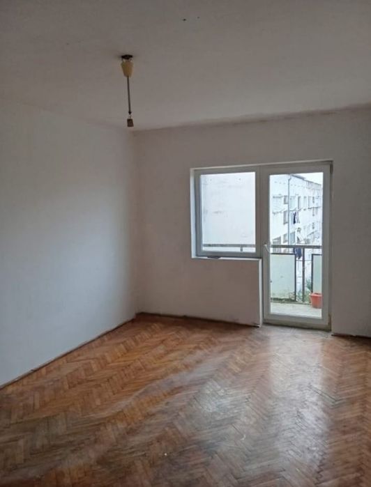 Vind Apartament 3 camere Micro 17