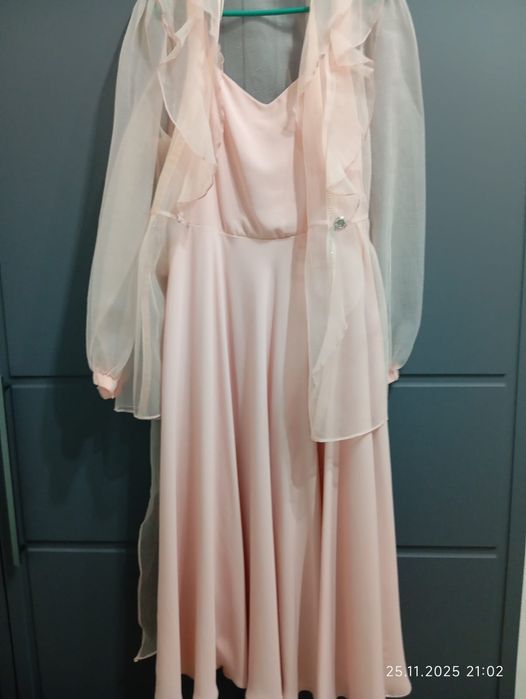 Нежное раскошное розовое платье