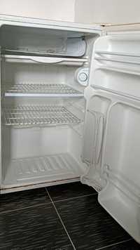 Мини холодильник SAMSUNG.