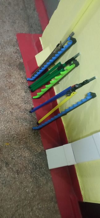 Pelerina  ,umbrela ploaie camuflaj tip  armata  impermabila și suporți