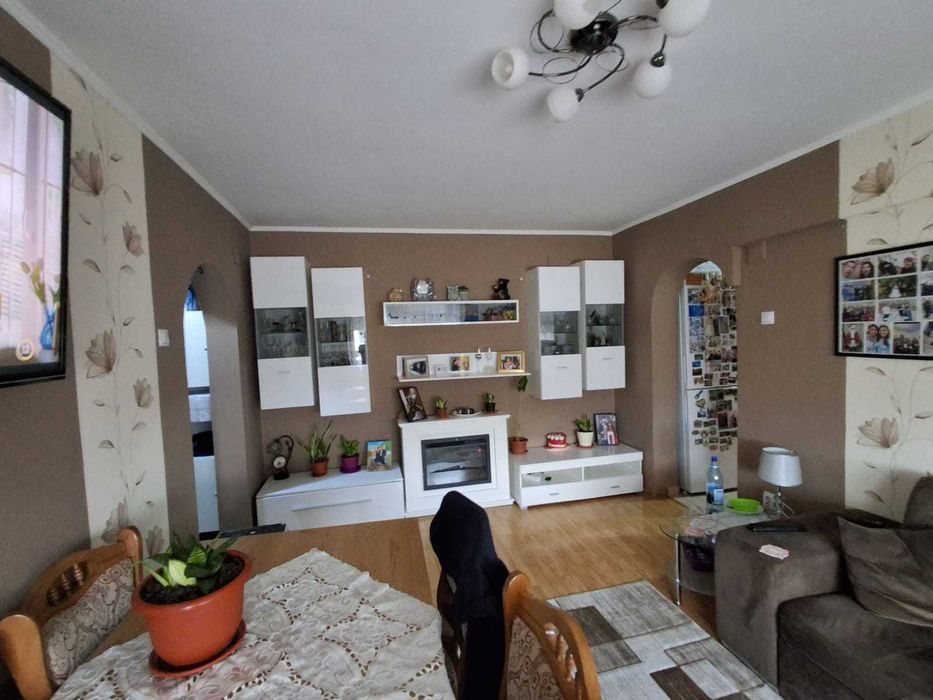De vanzare apartament 3 camere