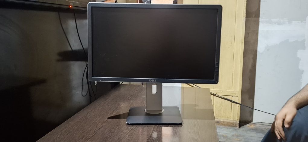 Dell манитор 22 ли 60hz 10 та бир хил бор
