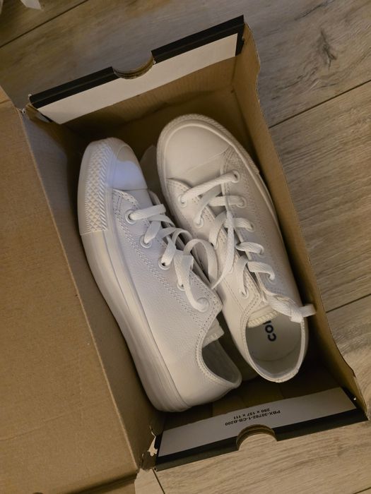 Converse albi piele