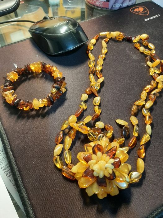 колие и гривна с руски кехлибар