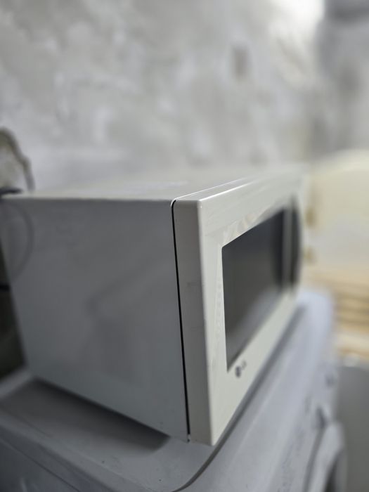 Микроволновую печь в хорошем состоянии